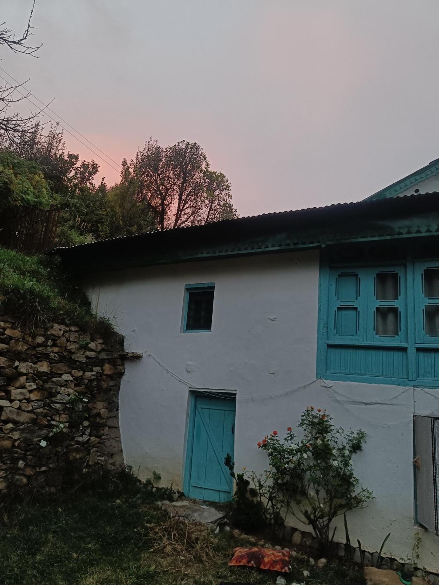 The Nook, Sainj Hostel Exterior photo